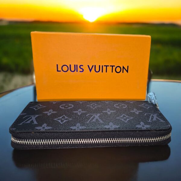 Louis Vuitton Clutch - Black